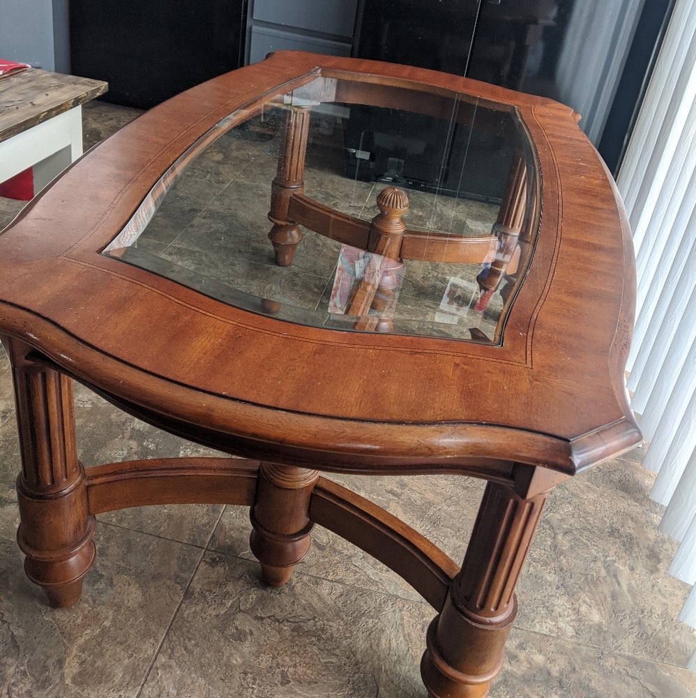 Coffee table - Picture 2 of 4